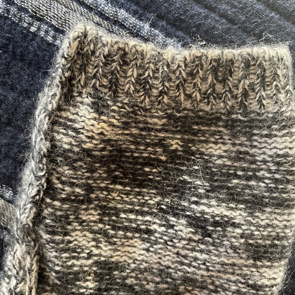 Women's Saffron Black and Gray Cashmere Sweater- Medium - Picture 9 of 10